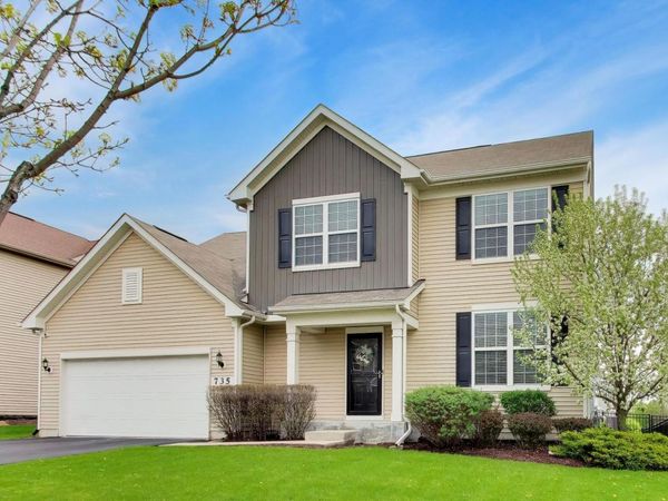 735 Glenwood Drive, South Elgin, IL 60177