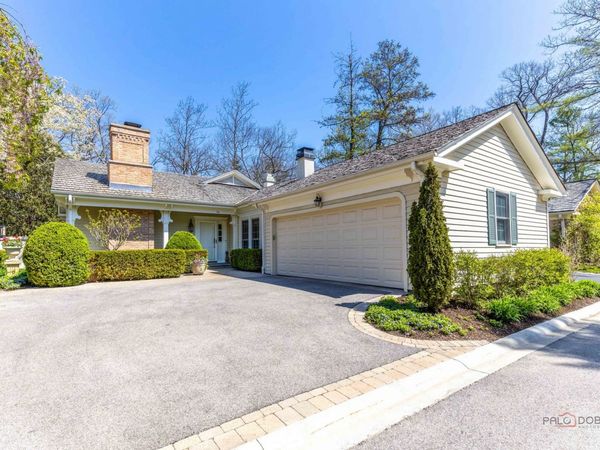 2 Court of Fox River Valley , Lincolnshire, IL 60069