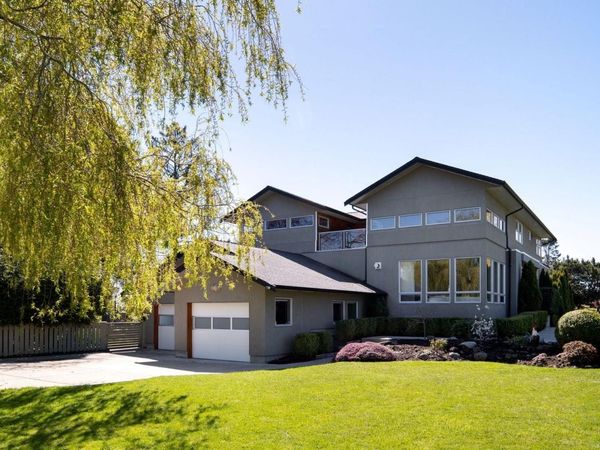 2835 Lincoln Rd , Oak Bay, BC V8R 6A8