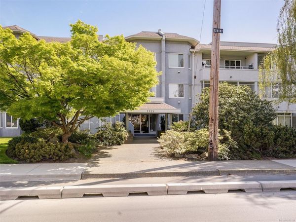 3921 Shelbourne St , Unit 208, Saanich, BC V8P 4H9