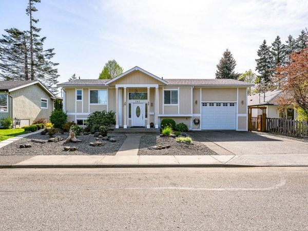 787 Stewart Ave, Courtenay, BC V9N 3H3