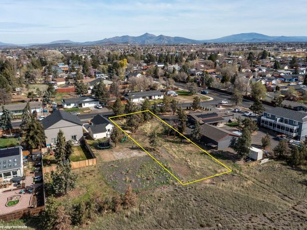 2736 SW Glacier Avenue, Redmond, OR 97756
