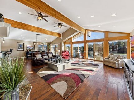 2062 Aloha Drive, South Lake Tahoe, CA 96150 Photo