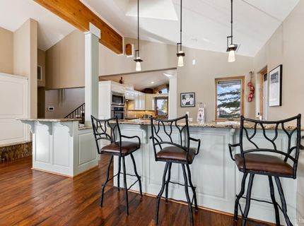 2062 Aloha Drive, South Lake Tahoe, CA 96150 Photo