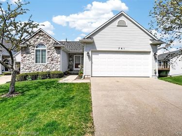 761 Knollwood Circle, South Lyon, MI 48178