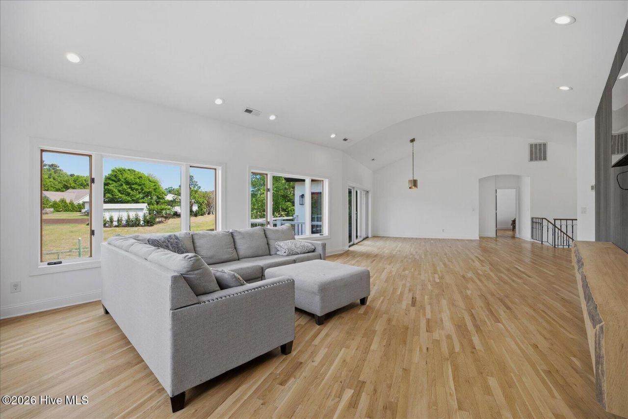304 Gull Road Photo 14