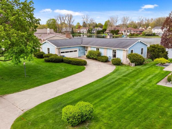 1604 W East Lake Drive, Elkhart, IN 46514