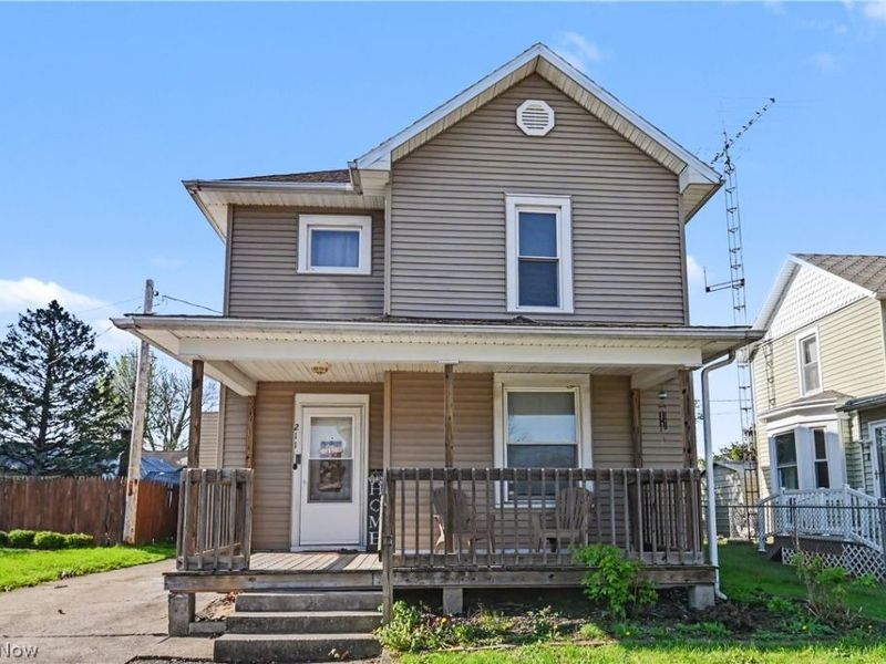 211 W Center Street, Bucyrus, OH 44820 Photo 1