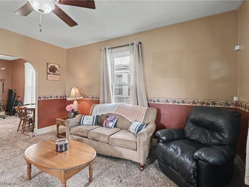 211 W Center Street, Bucyrus, OH 44820 Photo 4