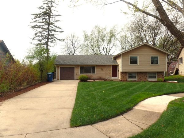 5910 N Bradley Court , Hanover Park, IL 60133