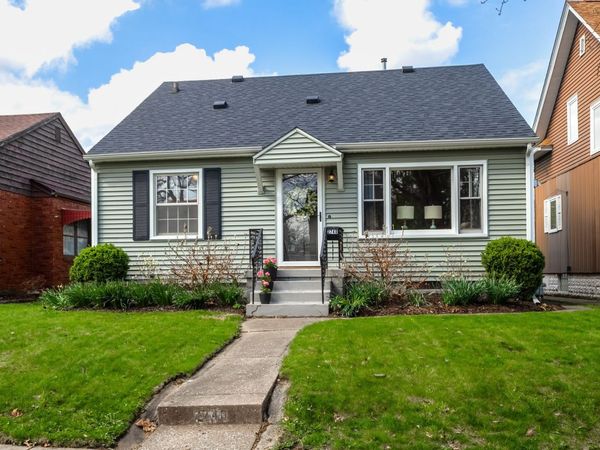 2740 E High Street , Davenport, IA 52803
