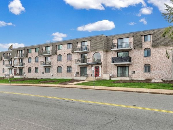 40 High St, Unit 205, Dedham, MA 02026