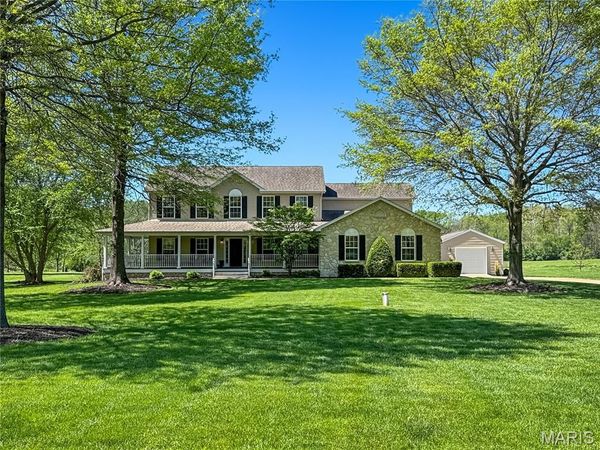 18 Forest Hills Drive , Washington, MO 63090