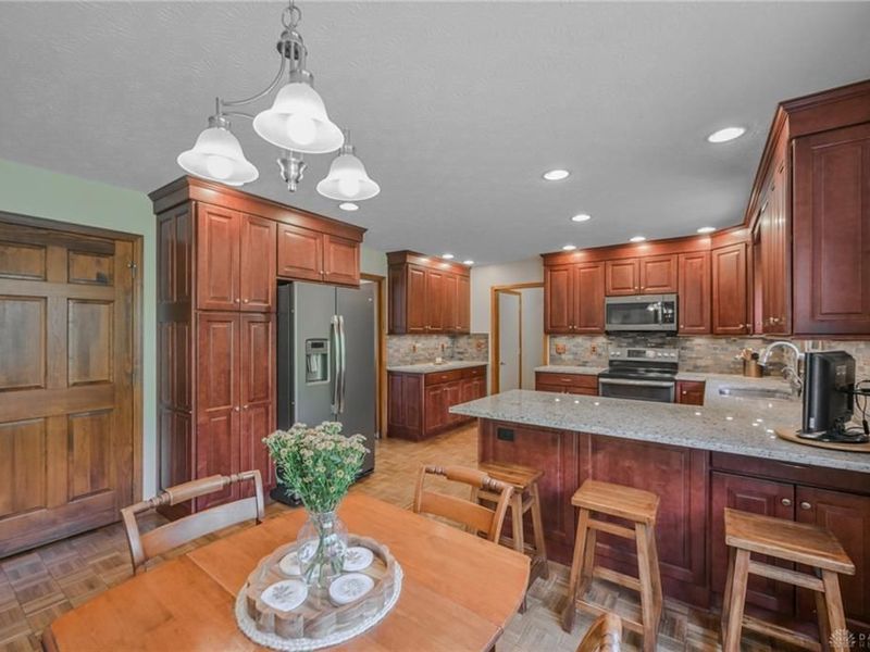 660 W Eva Circle, Springfield Township, OH 45504 Photo 12