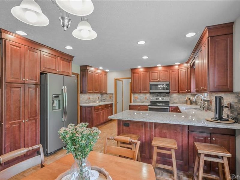 660 W Eva Circle, Springfield Township, OH 45504 Photo 13