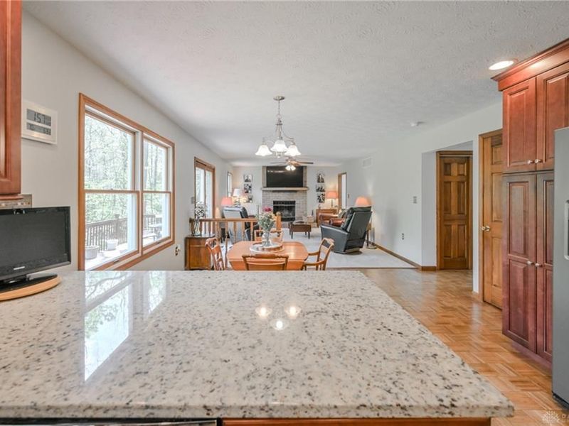 660 W Eva Circle, Springfield Township, OH 45504 Photo 14