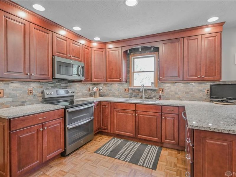 660 W Eva Circle, Springfield Township, OH 45504 Photo 15