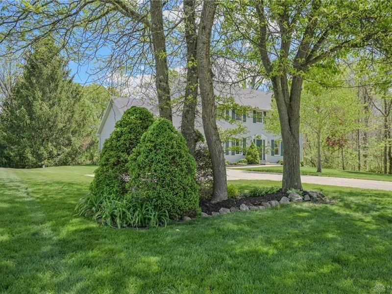 660 W Eva Circle, Springfield Township, OH 45504 Photo 4