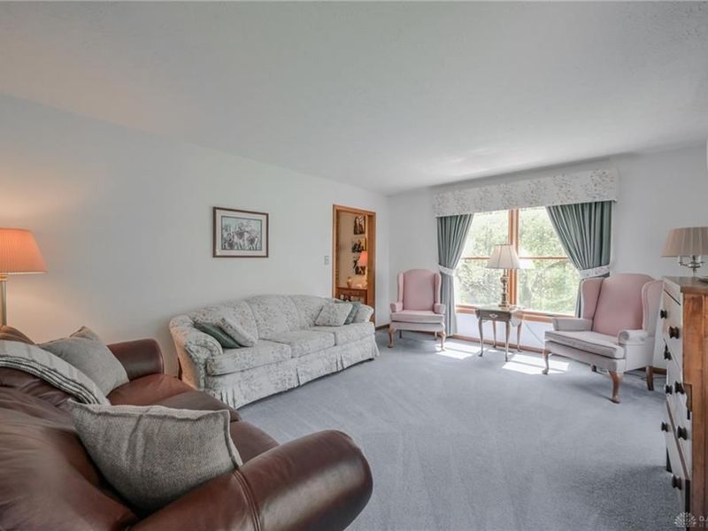 660 W Eva Circle, Springfield Township, OH 45504 Photo 8