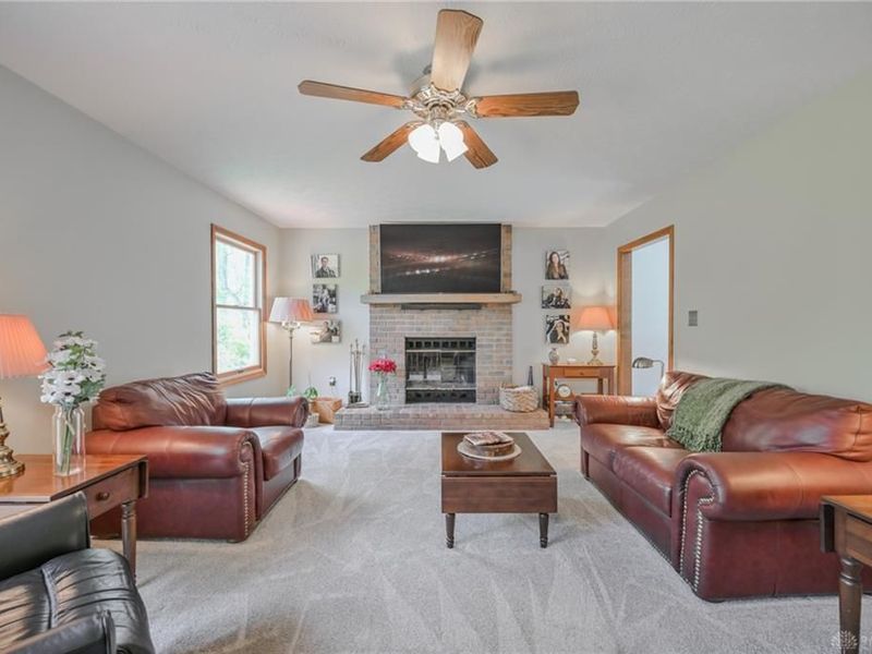 660 W Eva Circle, Springfield Township, OH 45504 Photo 9