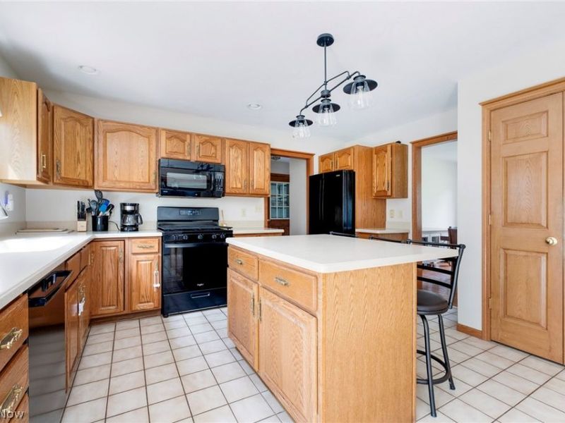 8105 Caymen Court , Canfield, OH 44406 Photo 10