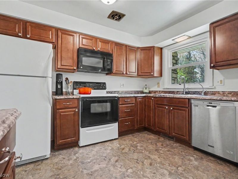 1038 Elno Avenue , Kent, OH 44240 Photo 17