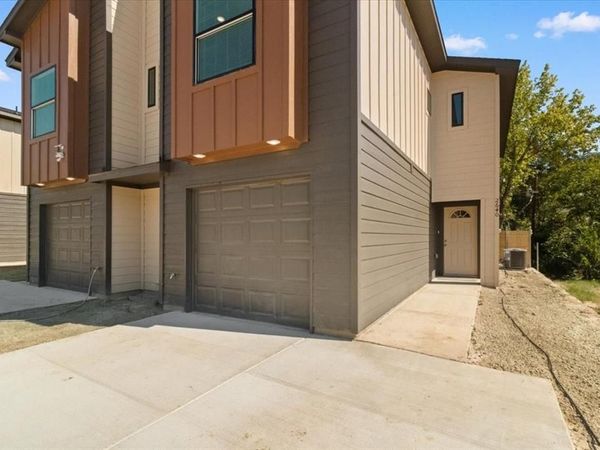 2642 Hutchinson Street , Fort Worth, TX 76106