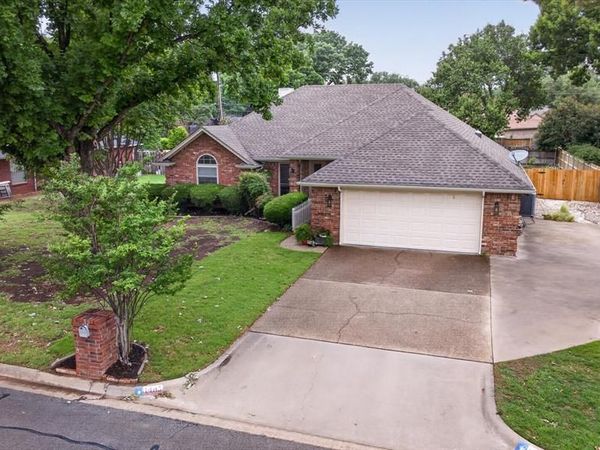 1405 5th Street , Granbury, TX 76048