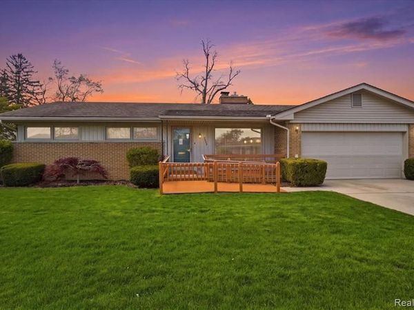 7439 Carrousel Boulevard , Westland, MI 48185