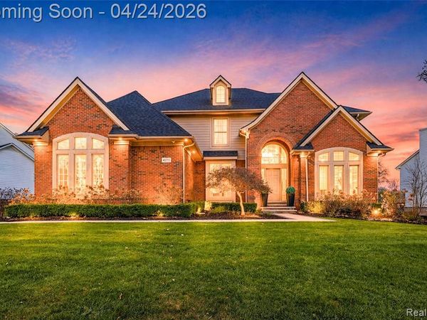 45711 Bristol Circle, Novi, MI 48377