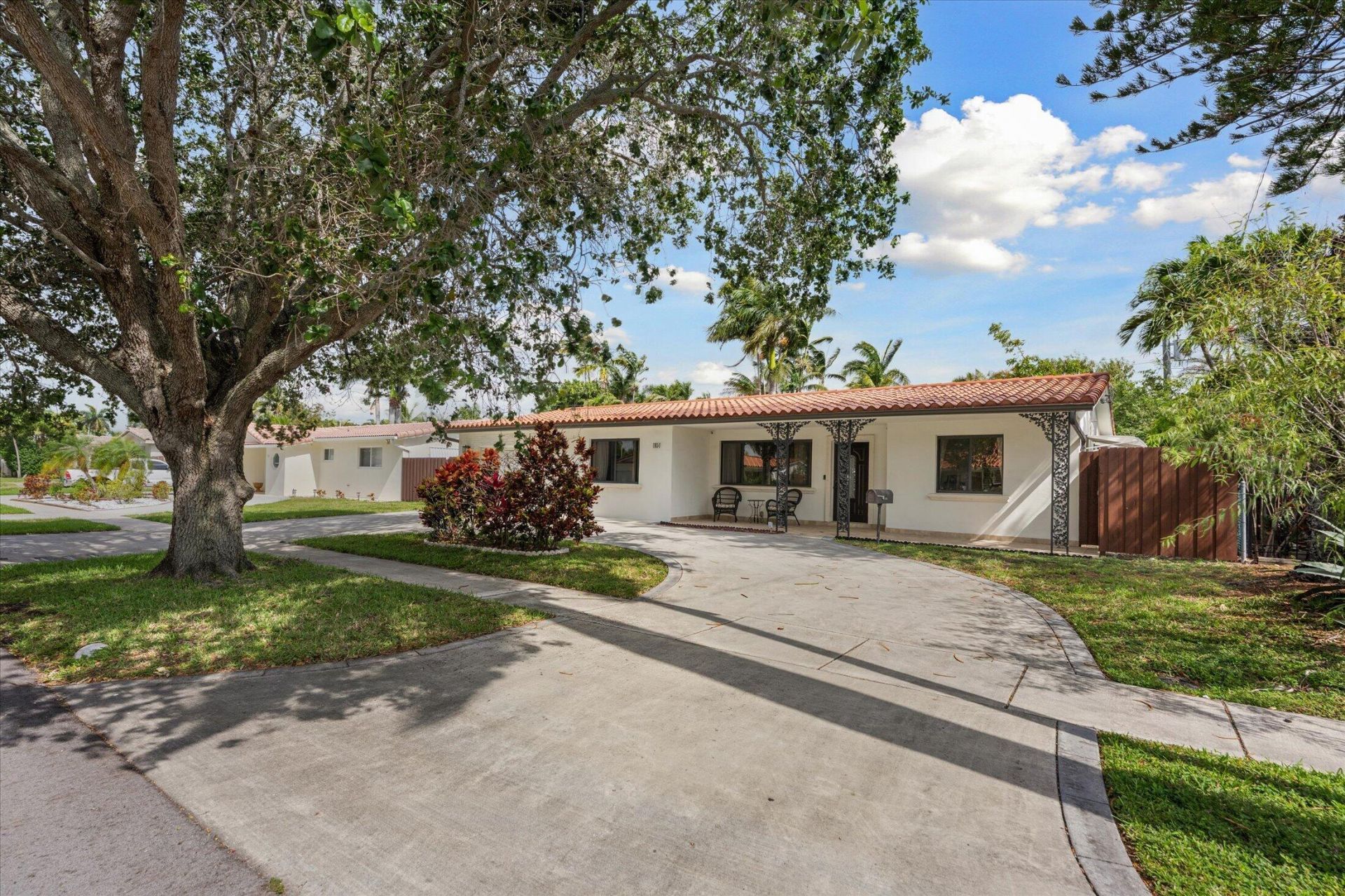 1101 NE 4th Court, Hallandale Beach, FL 33009 Photo