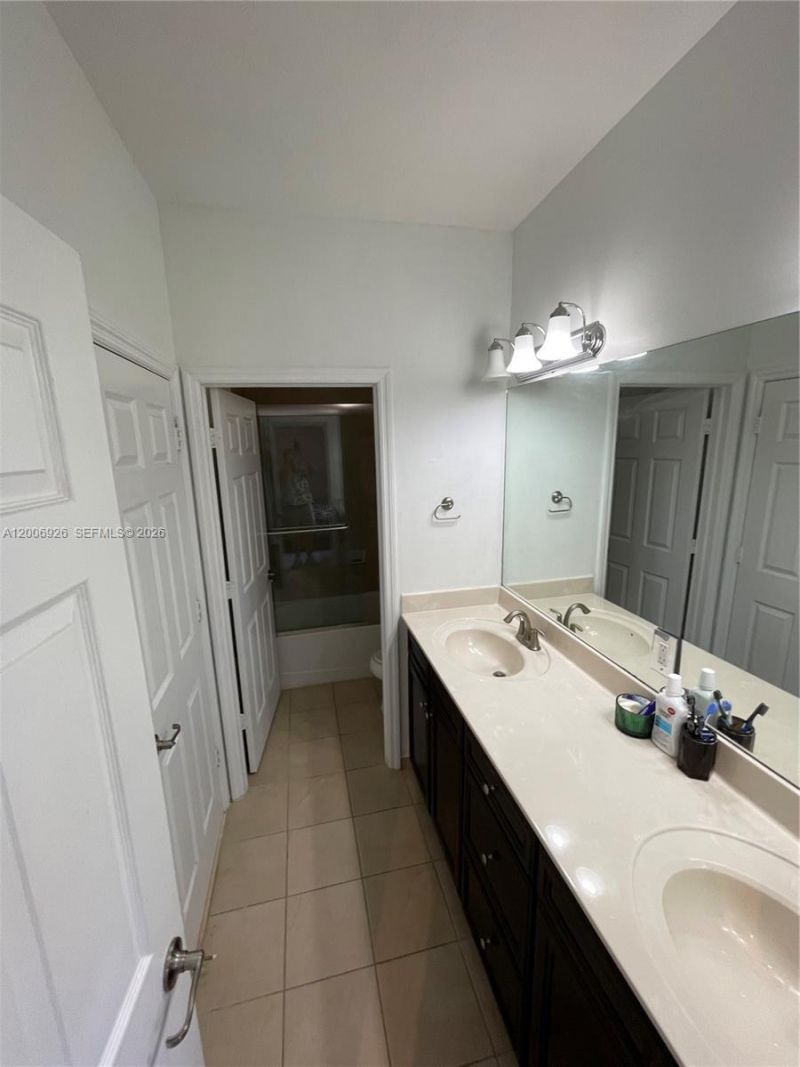 10086 NW 89th Ter , Doral, FL 33178 Photo