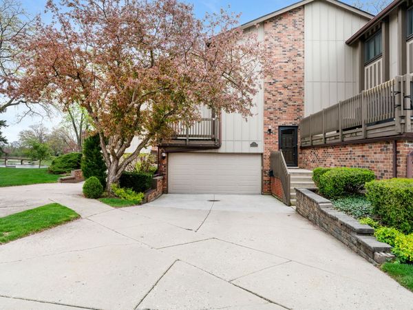 15 Windward Circle , Willowbrook, IL 60527