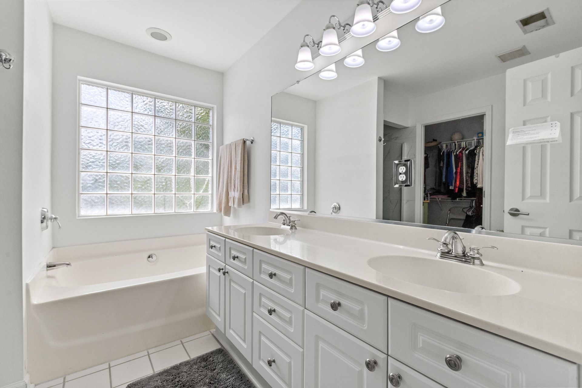 1880 Oleander Court Photo 26