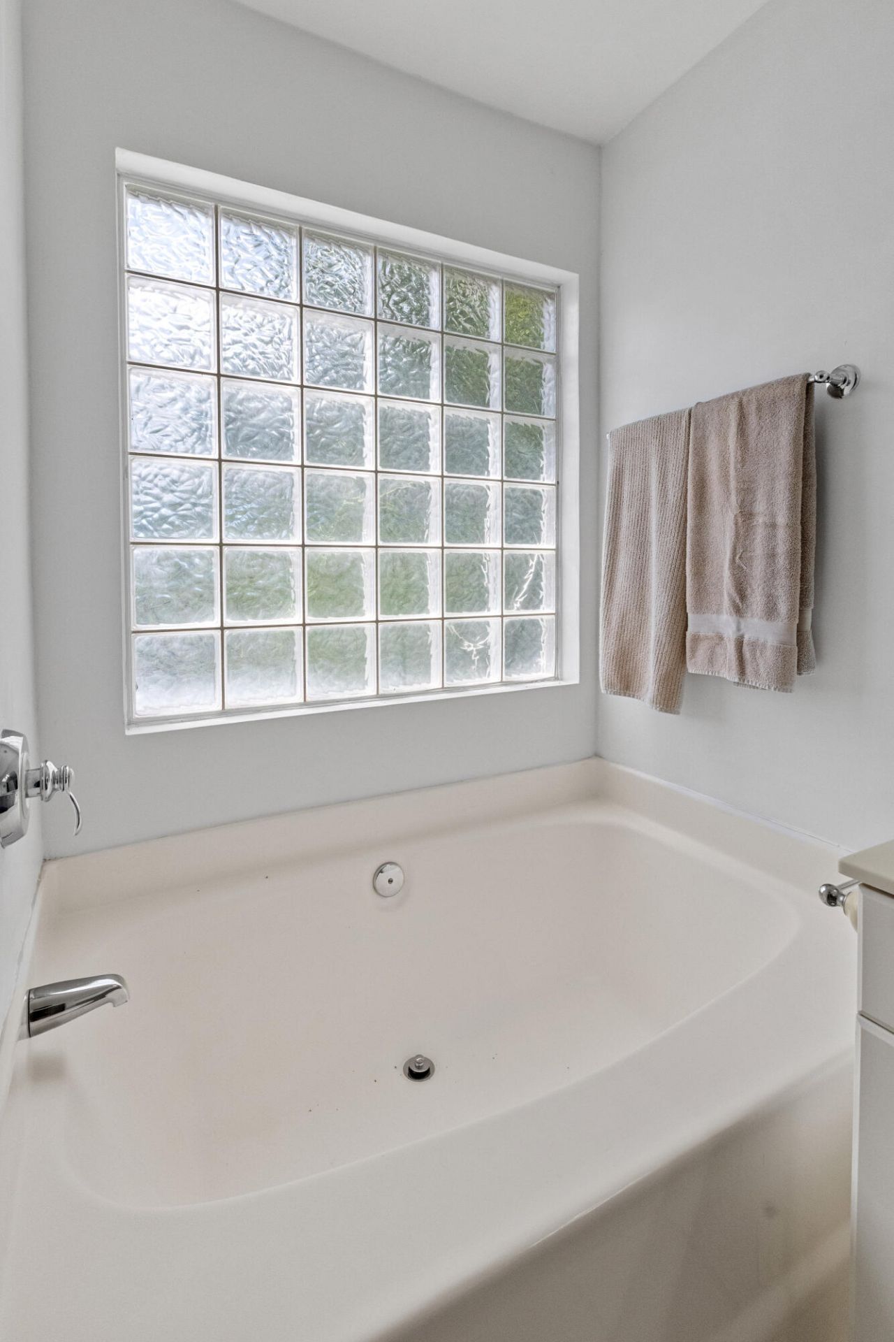 1880 Oleander Court Photo 27