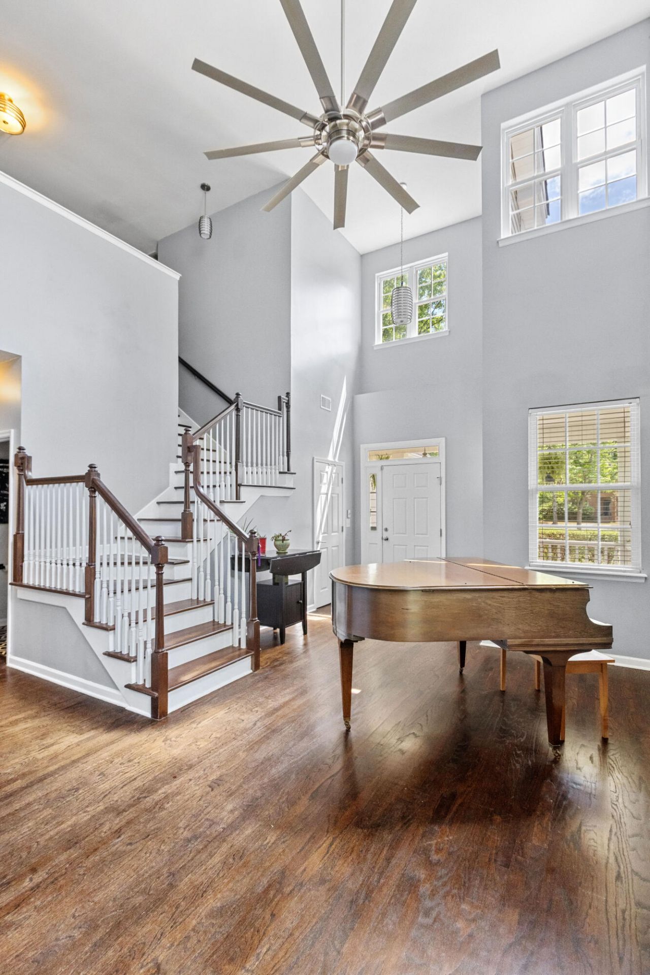 1880 Oleander Court Photo 5