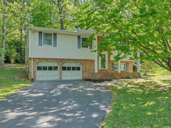 56 Heather LN , Troutville, VA 24175