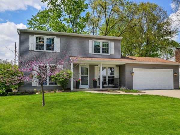 1702 La Palma Court, Wheaton, IL 60189