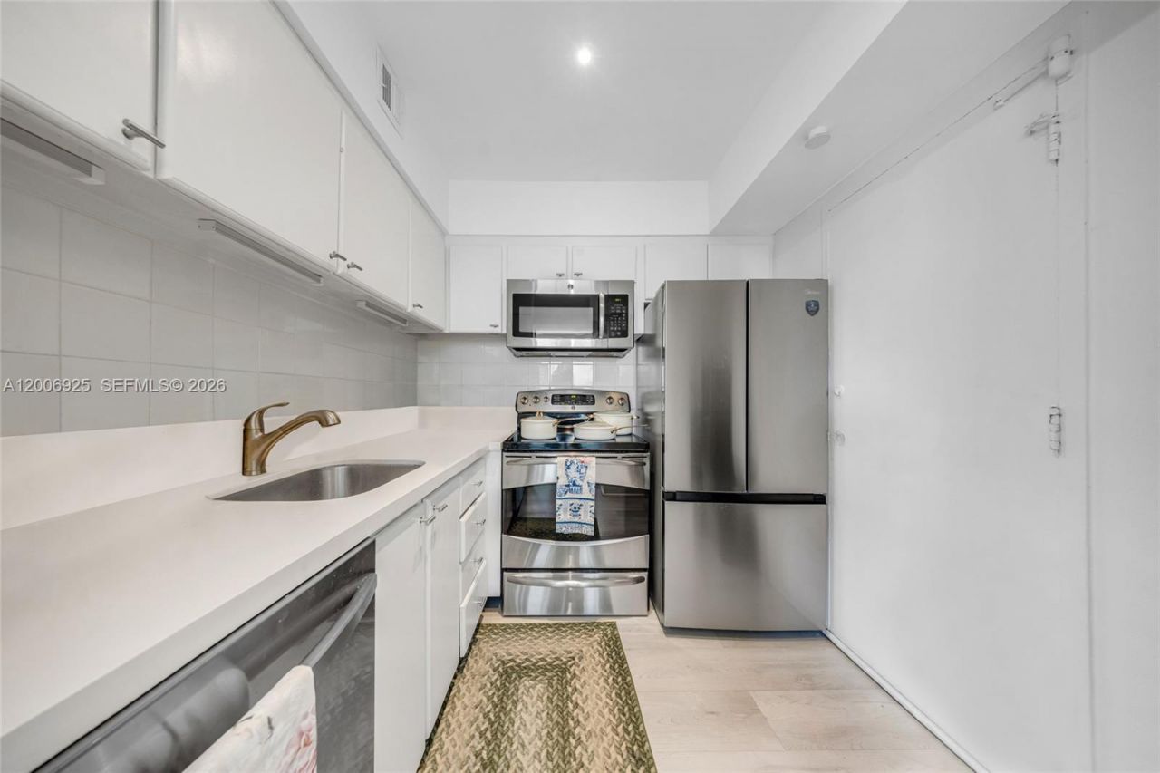 1000 West Ave, Unit 702, Miami Beach, FL 33139 Photo