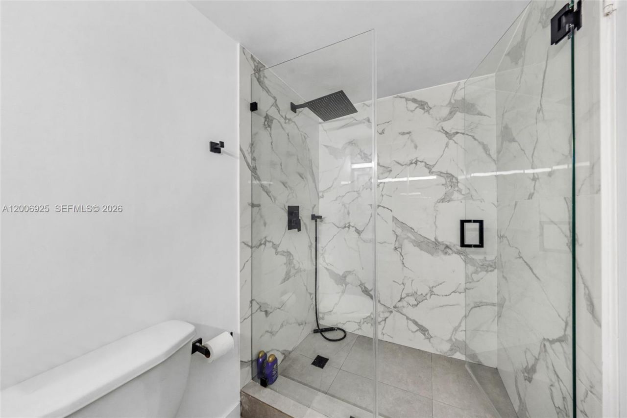 1000 West Ave, Unit 702, Miami Beach, FL 33139 Photo