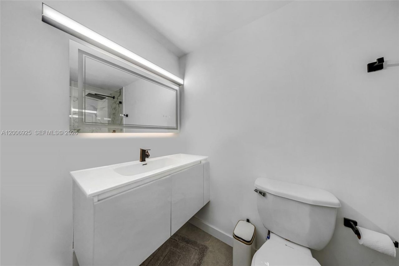 1000 West Ave, Unit 702, Miami Beach, FL 33139 Photo