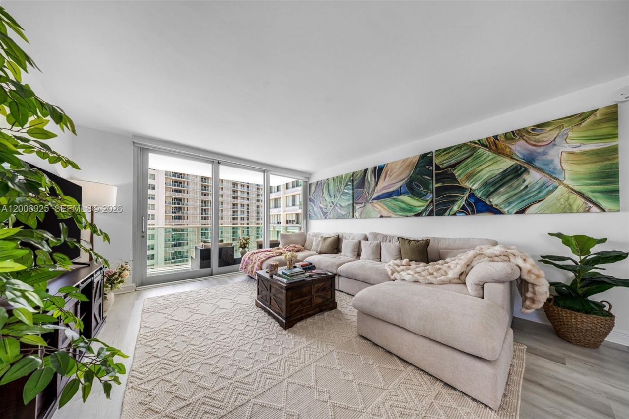 1000 West Ave, Unit 702, Miami Beach, FL 33139 Photo