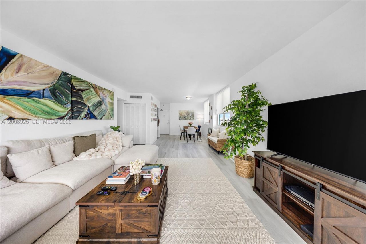 1000 West Ave, Unit 702, Miami Beach, FL 33139 Photo