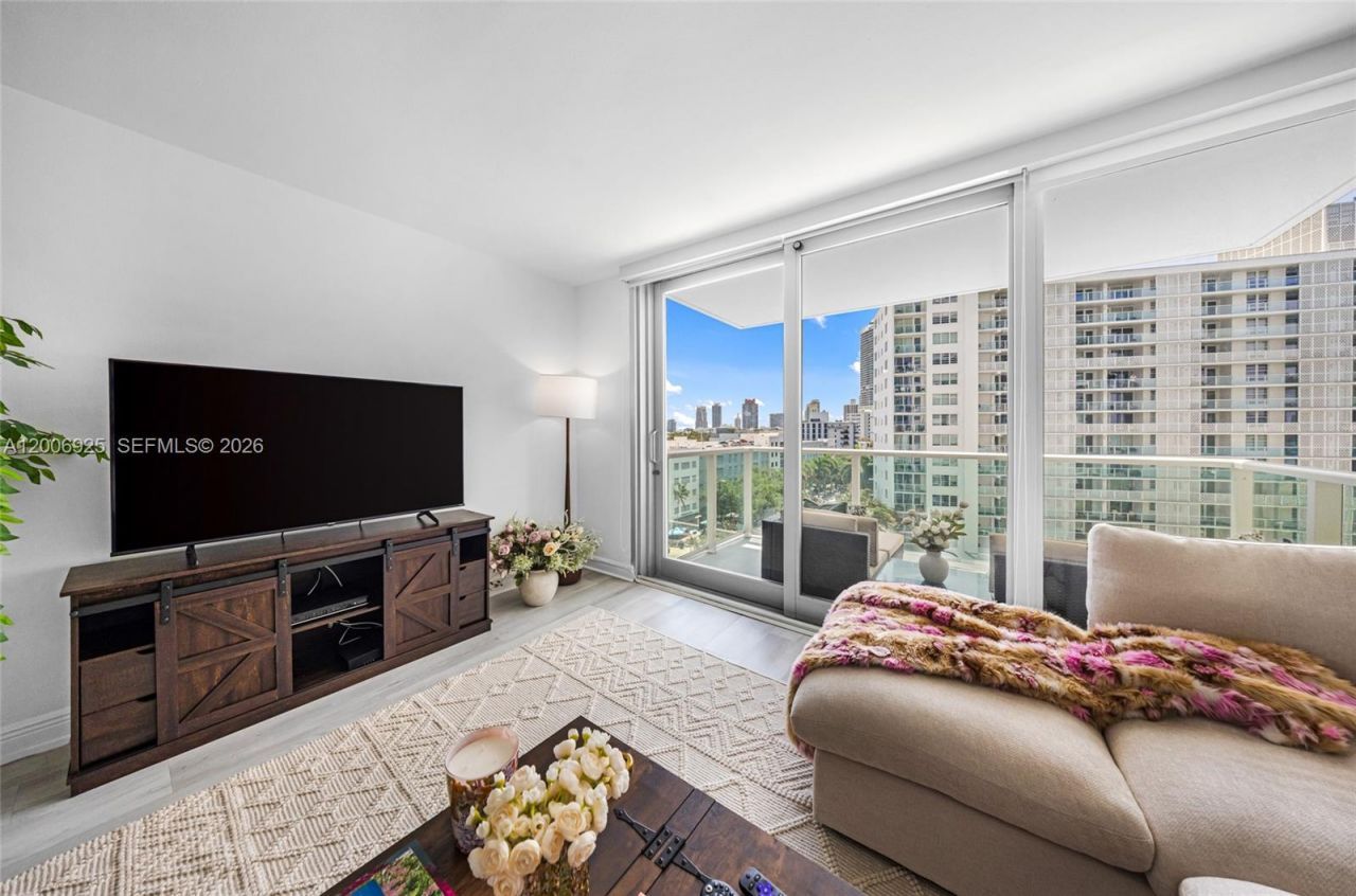 1000 West Ave, Unit 702, Miami Beach, FL 33139 Photo