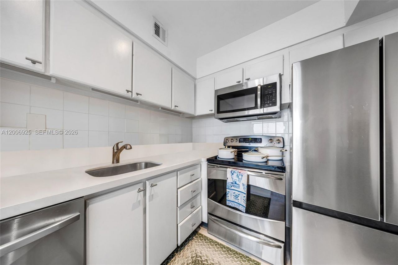 1000 West Ave, Unit 702, Miami Beach, FL 33139 Photo