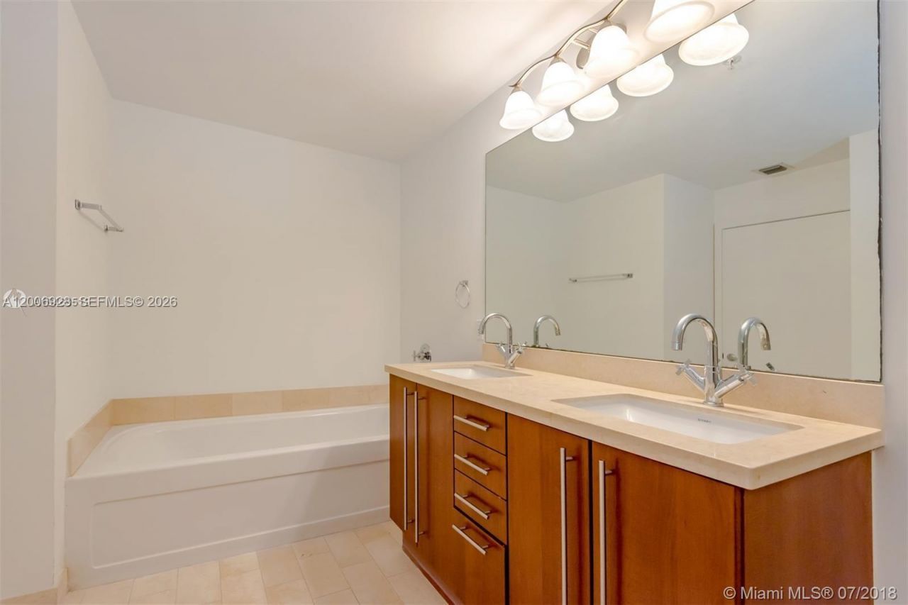 79 SW 12 St , Unit 1903, Miami, FL 33130 Photo