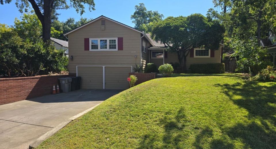 2124 Oxford, Sacramento, CA 95815 Photo