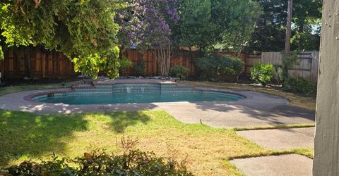 2124 Oxford, Sacramento, CA 95815 Photo