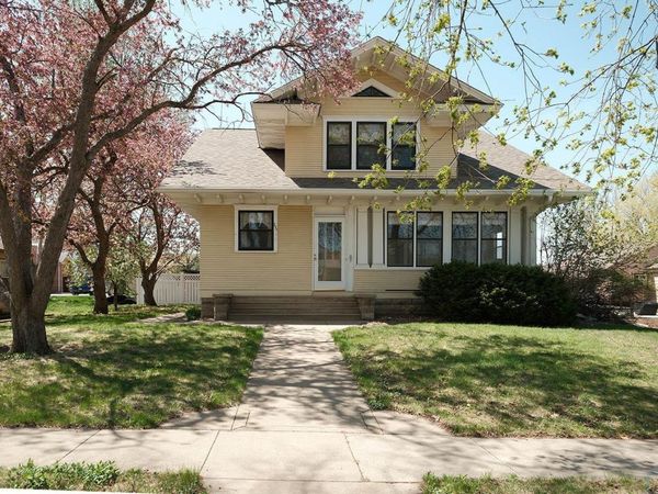 237 2nd Avenue NE, Sioux Center, IA 51250