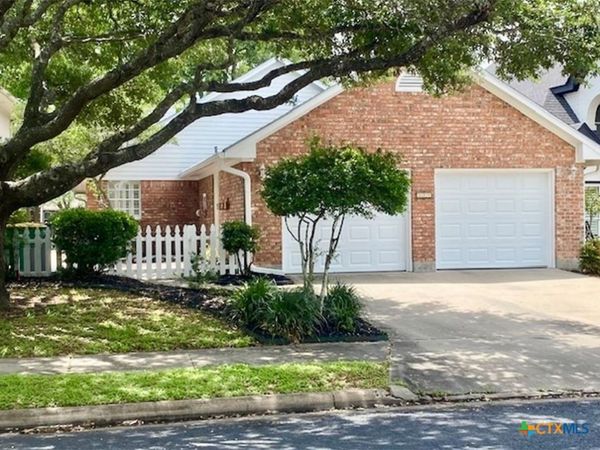 227 Charleston Drive , Victoria, TX 77904